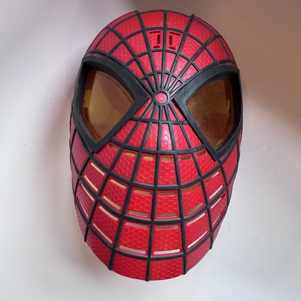 Hasbro X Marvel Amazing Spider-Man Mask Talking Lights Halloween Costume Cosplay